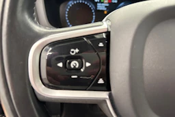 musta Volvo V60 2022 kuva 18.