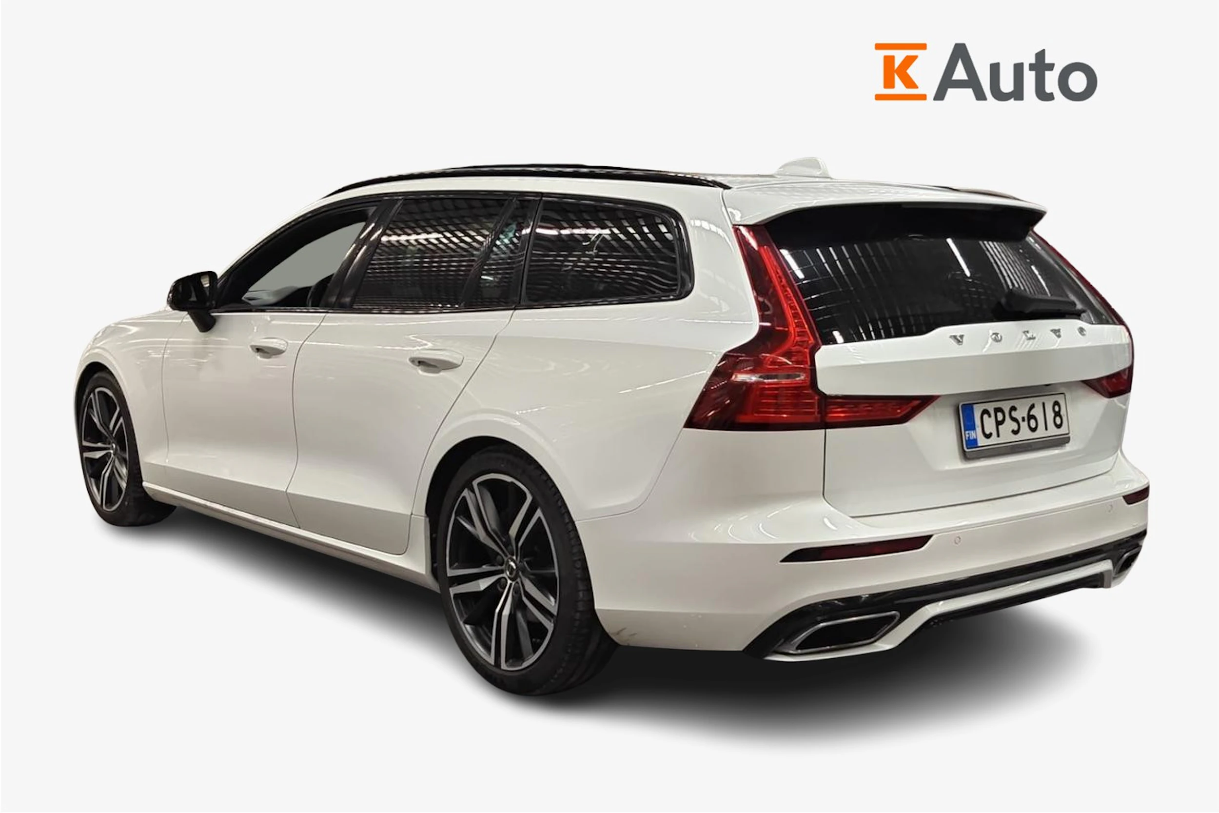 valkoinen Volvo V60 2022 kuva 2.