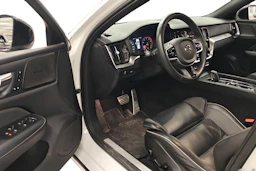 valkoinen Volvo V60 2022 kuva 3.