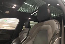 valkoinen Volvo V60 2022 kuva 5.