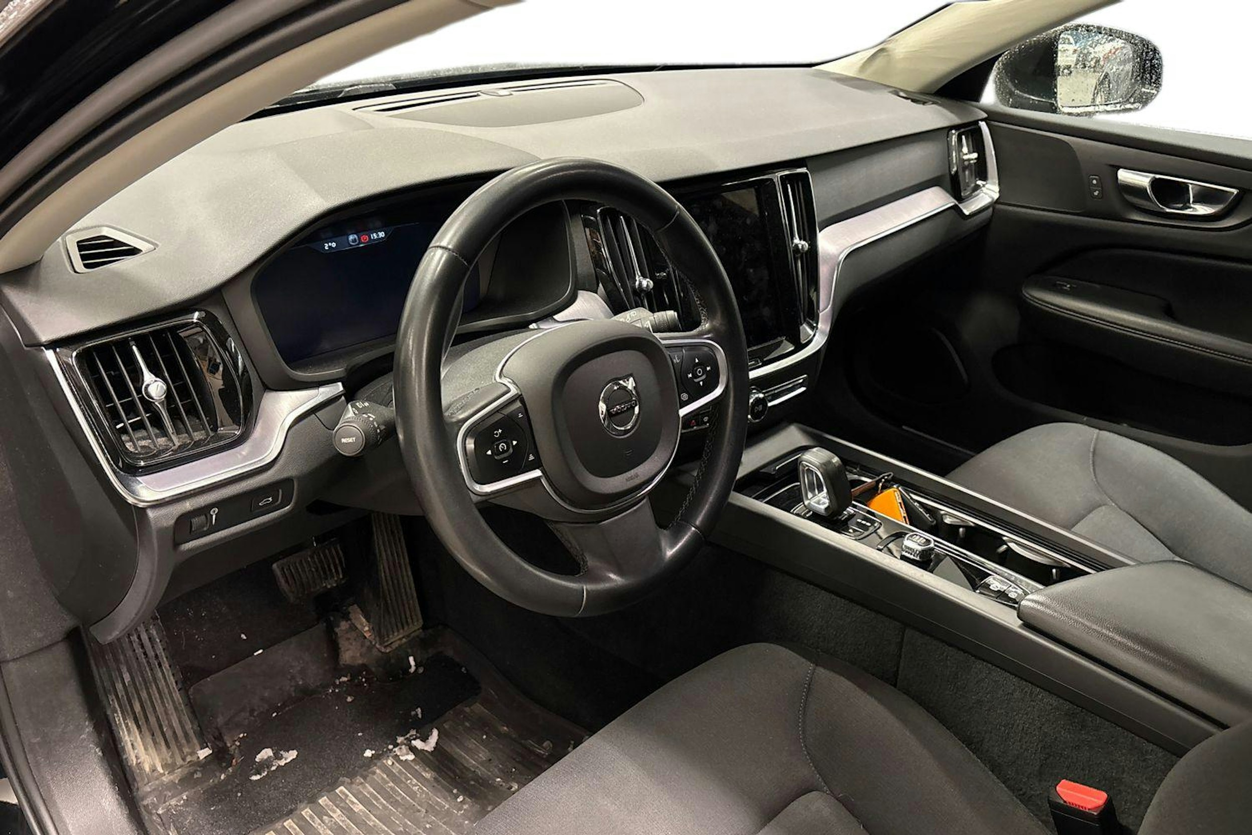 musta Volvo V60 2022 kuva 3.