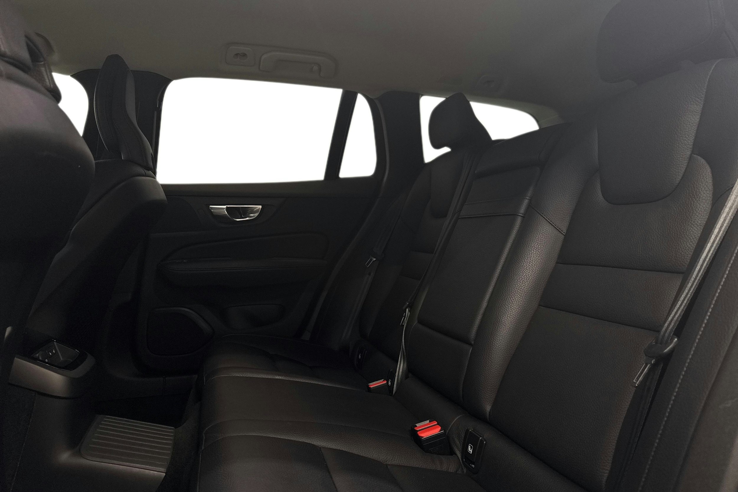 harmaa Volvo V60 2022 kuva 8.