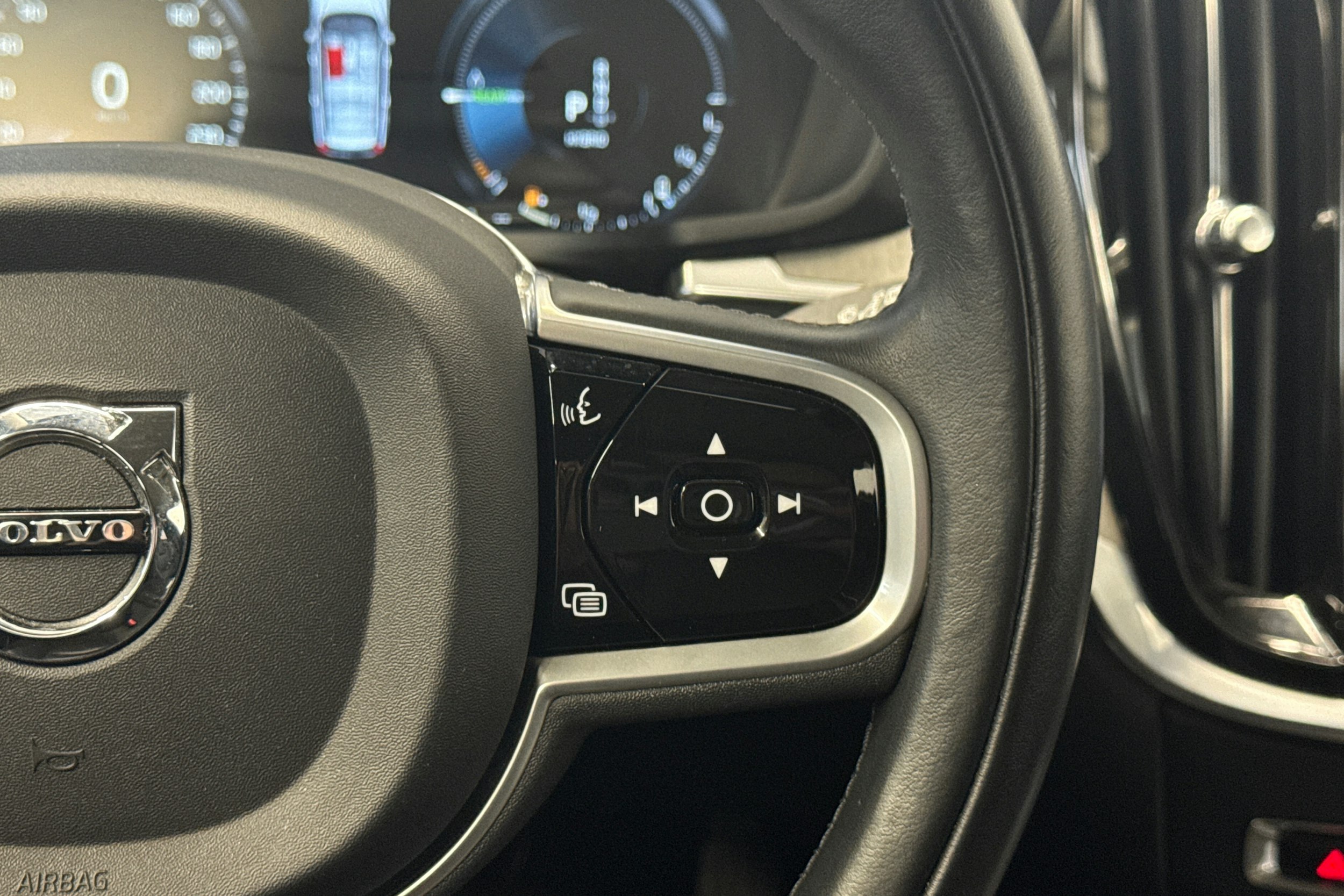 harmaa Volvo V60 2022 kuva 13.