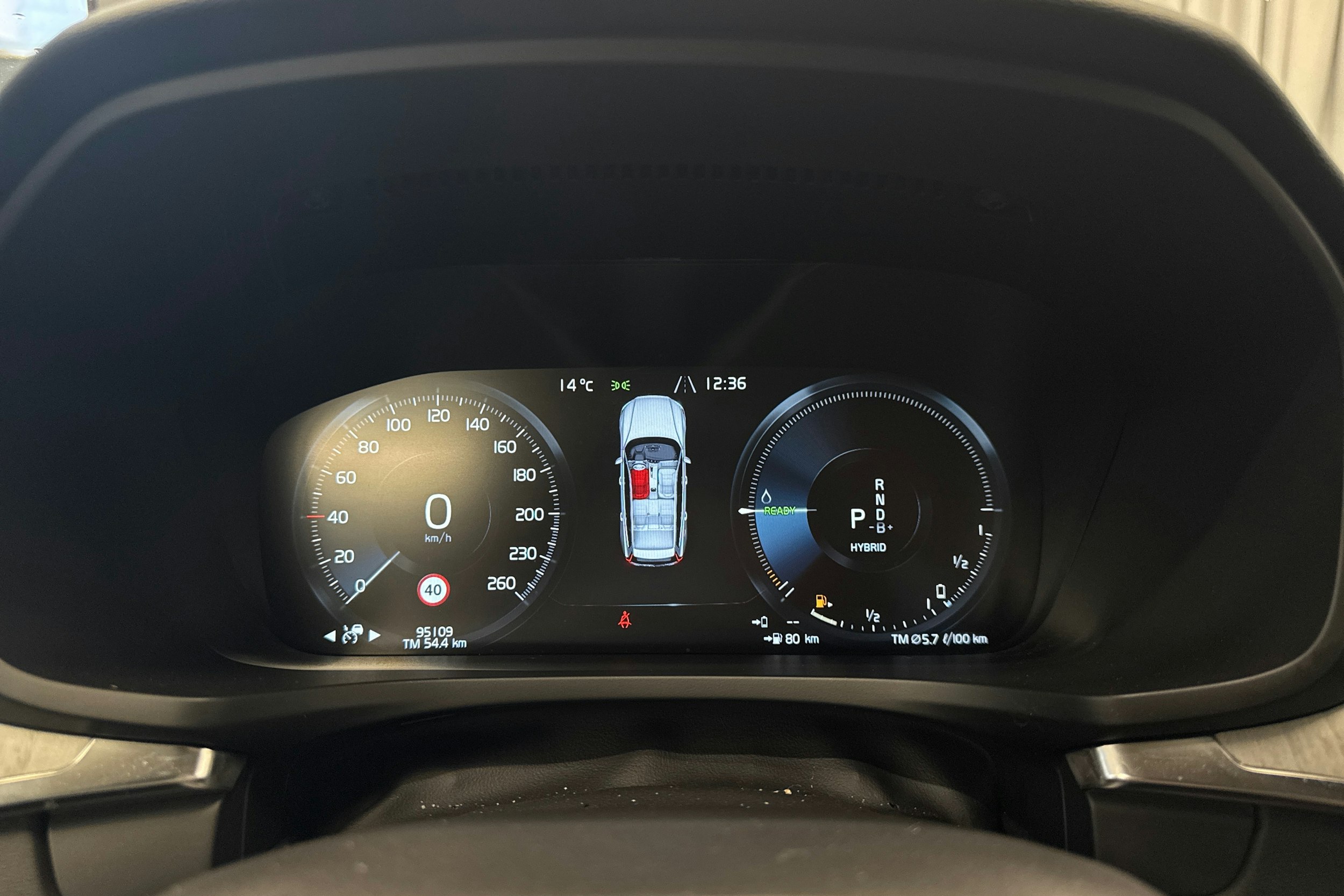 harmaa Volvo V60 2022 kuva 17.