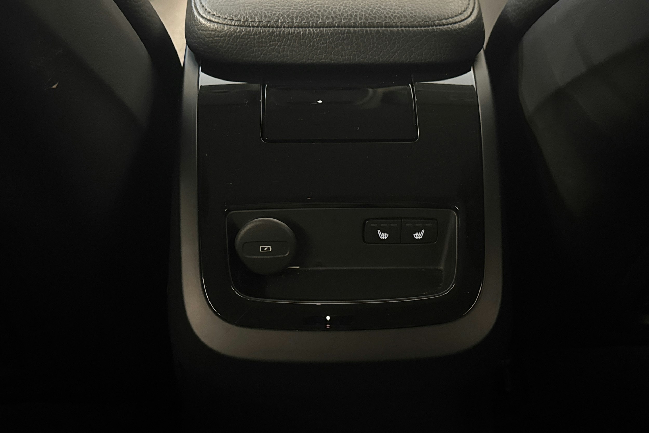 harmaa Volvo V60 2022 kuva 23.