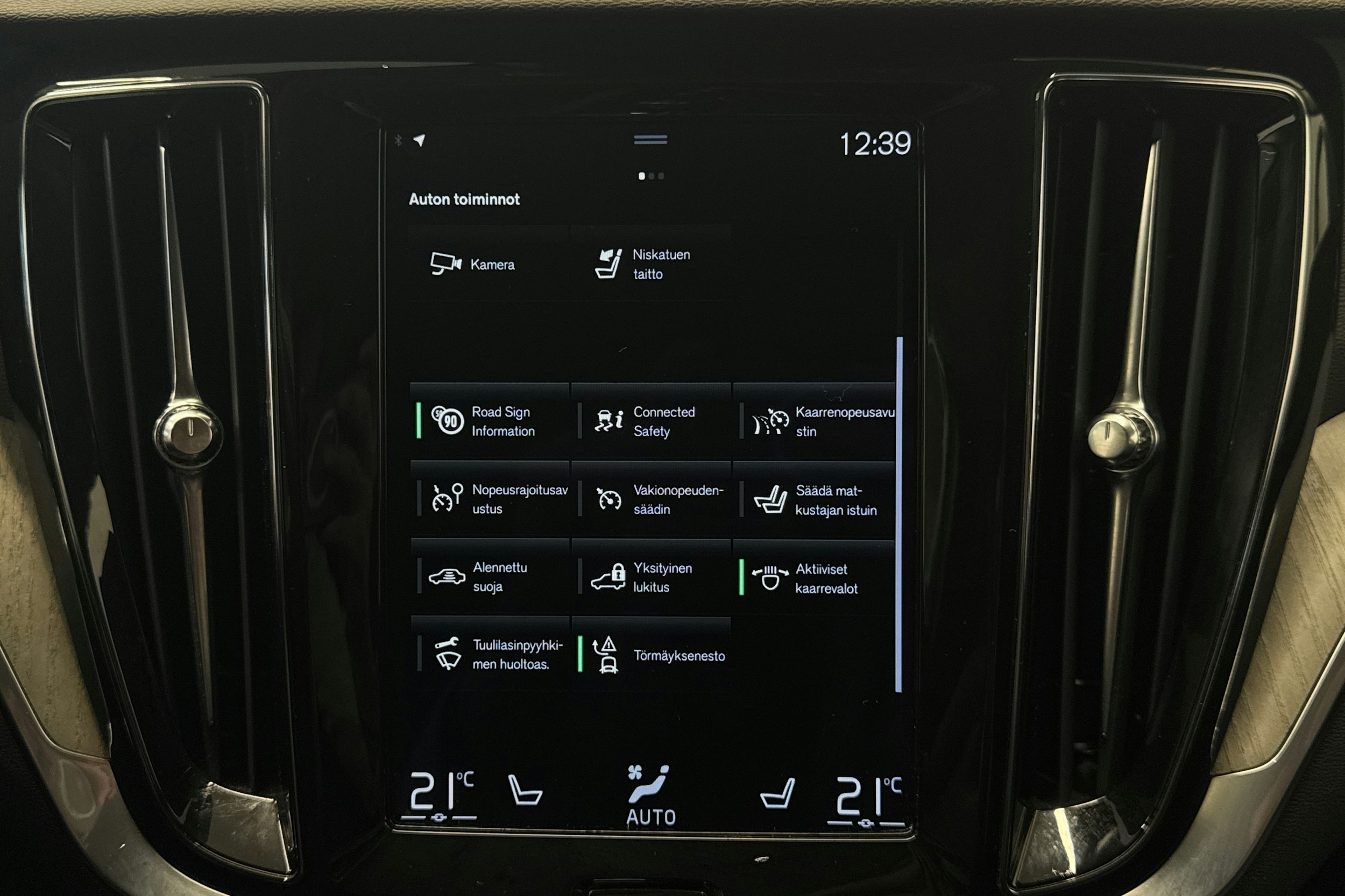 harmaa Volvo V60 2022 kuva 24.