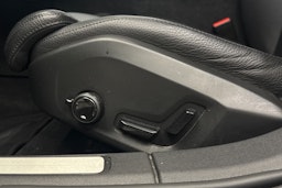 harmaa Volvo V60 2022 kuva 26.