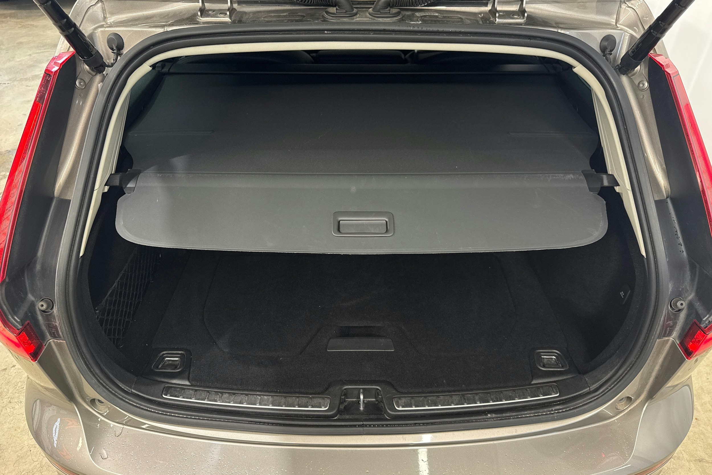 harmaa Volvo V60 2022 kuva 30.