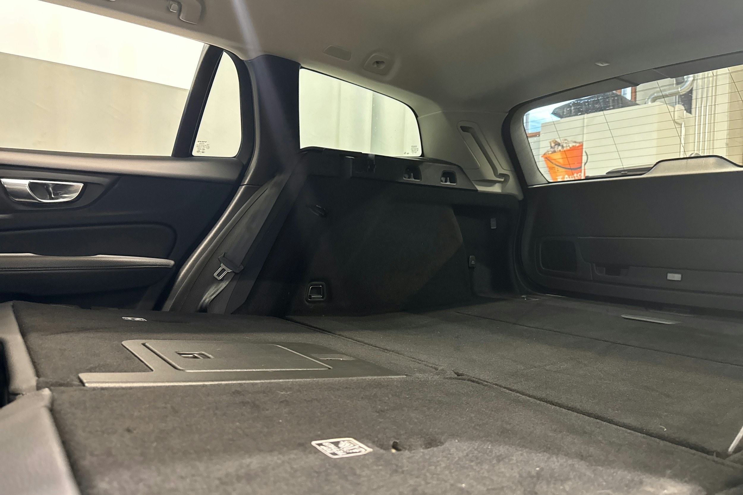 harmaa Volvo V60 2022 kuva 33.