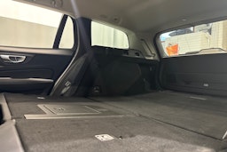 harmaa Volvo V60 2022 kuva 33.