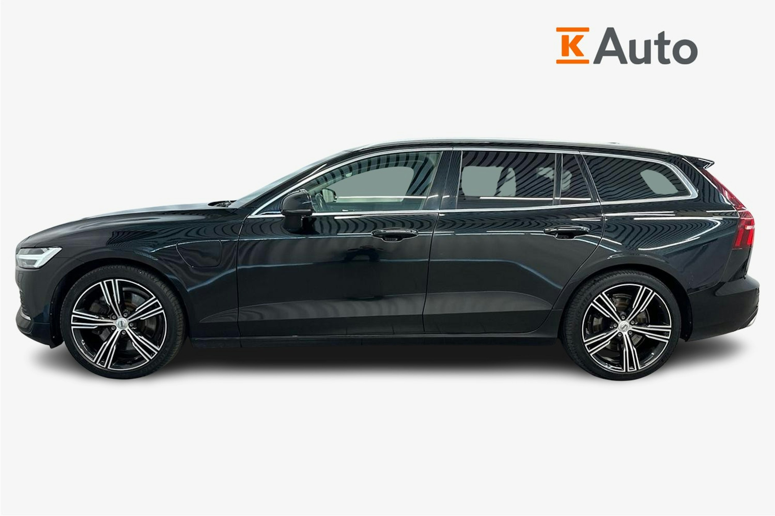musta Volvo V60 2022 kuva 6.