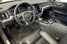 musta Volvo V60 2022 kuva 7.