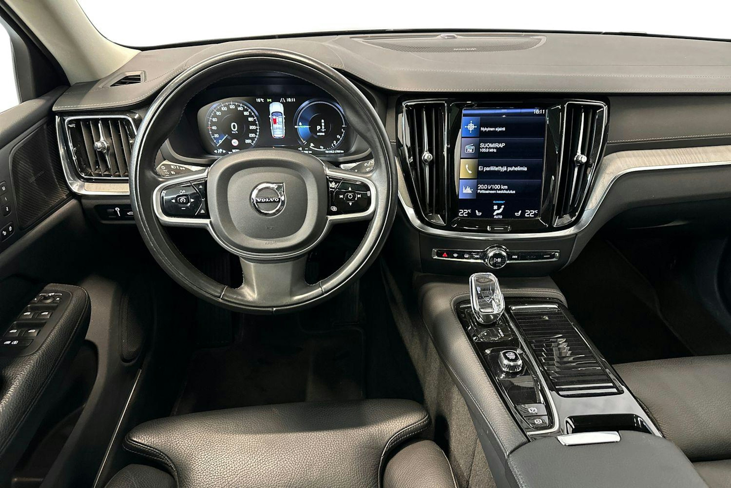 musta Volvo V60 2022 kuva 9.
