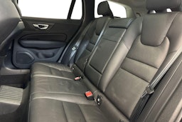 musta Volvo V60 2022 kuva 10.