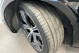 musta Volvo V60 2022 kuva 13.