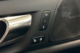 musta Volvo V60 2022 kuva 15.