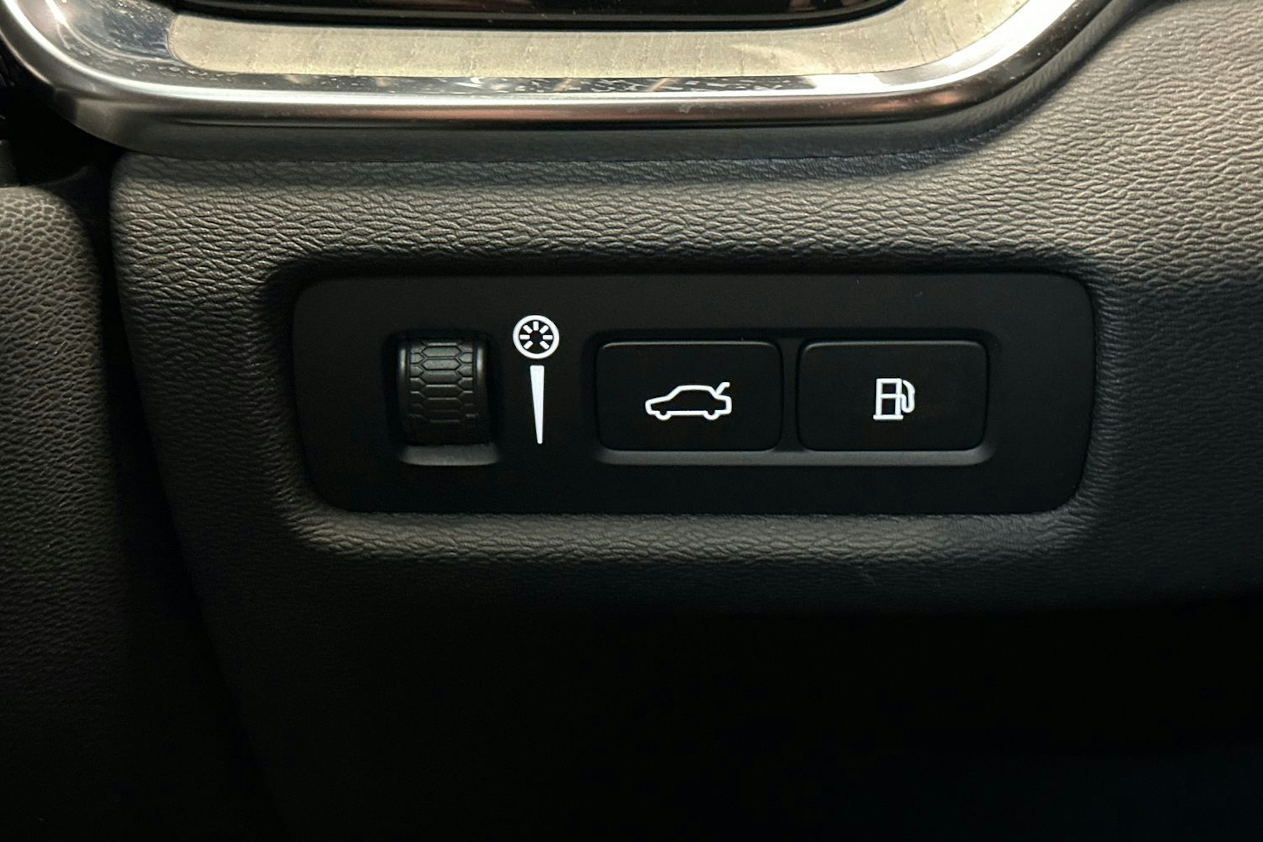 musta Volvo V60 2022 kuva 17.