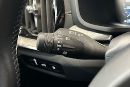 musta Volvo V60 2022 kuva 19.