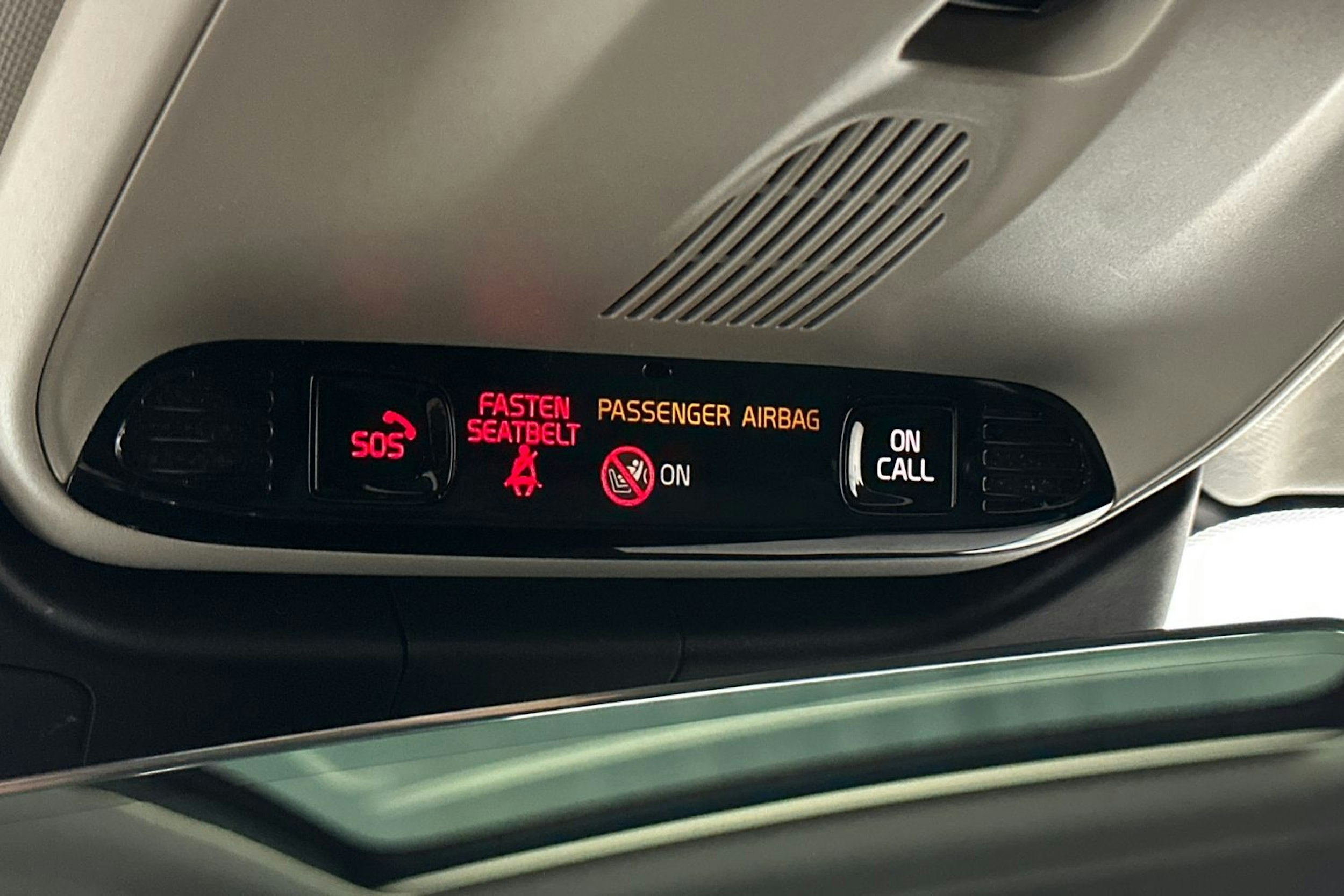 musta Volvo V60 2022 kuva 25.