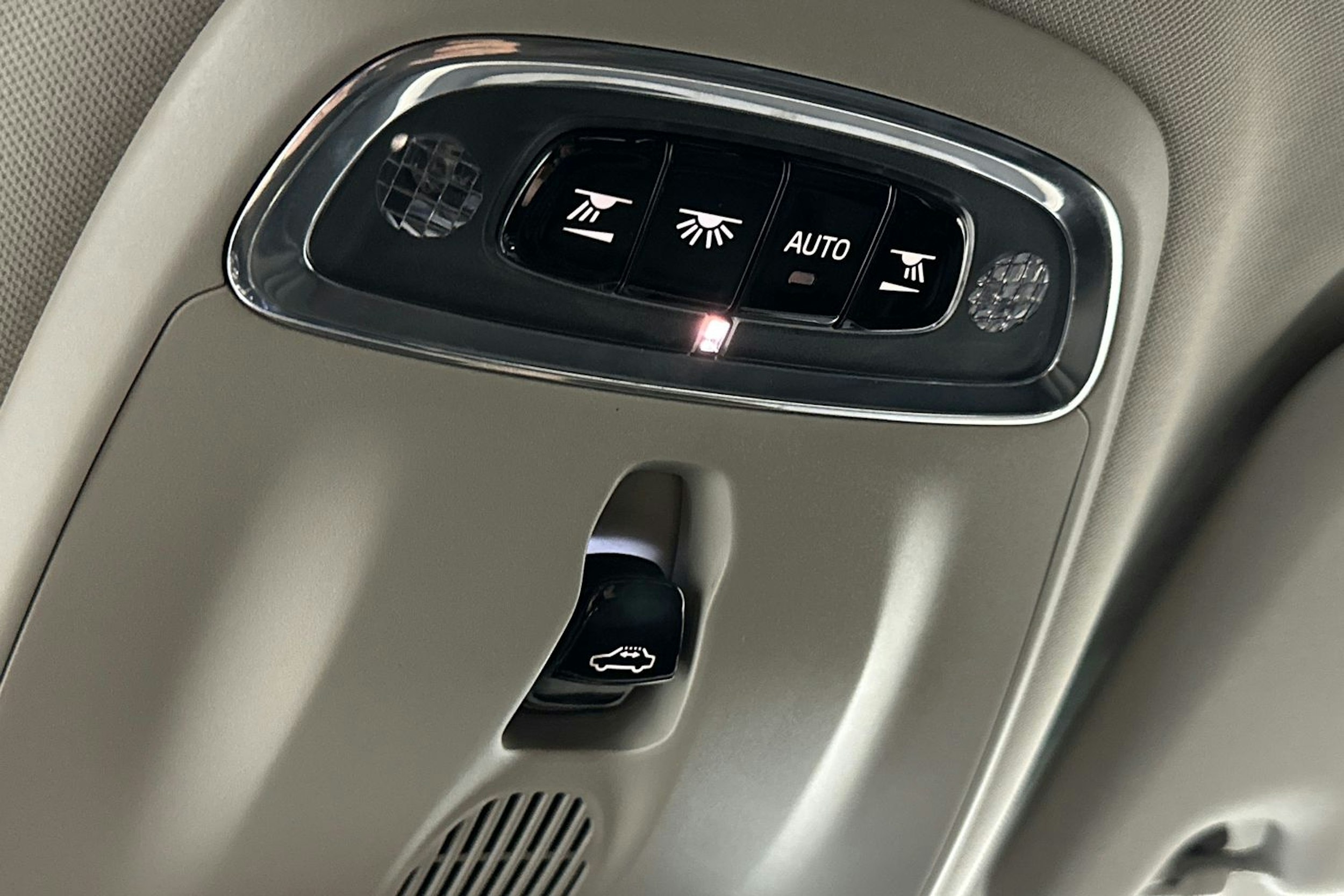 musta Volvo V60 2022 kuva 26.