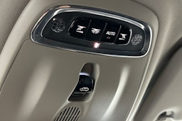 musta Volvo V60 2022 kuva 26.