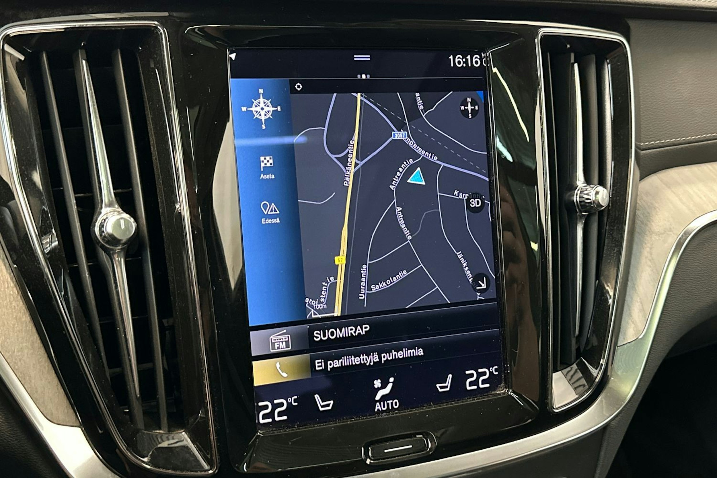 musta Volvo V60 2022 kuva 29.