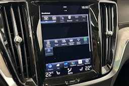 musta Volvo V60 2022 kuva 30.