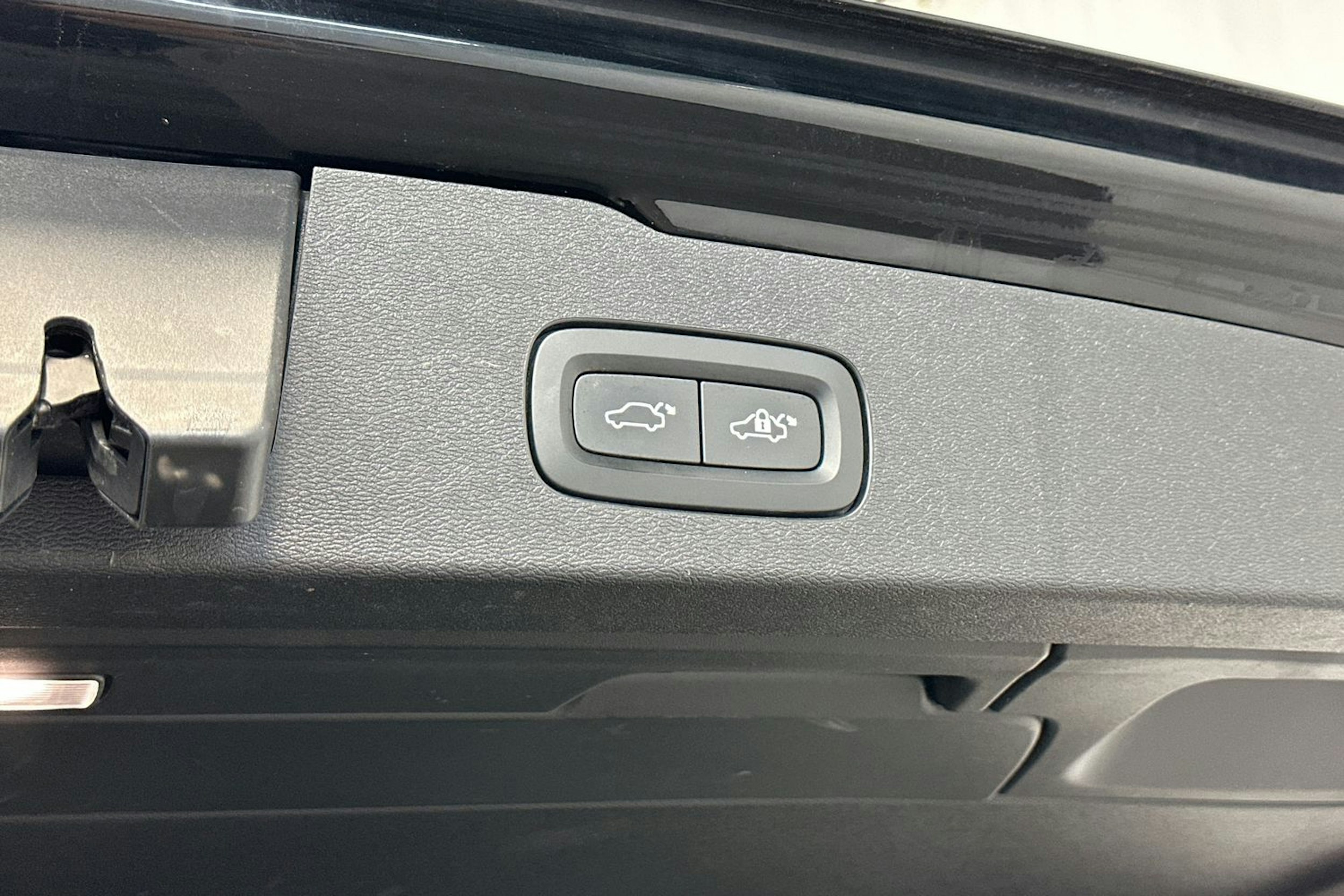 musta Volvo V60 2022 kuva 37.