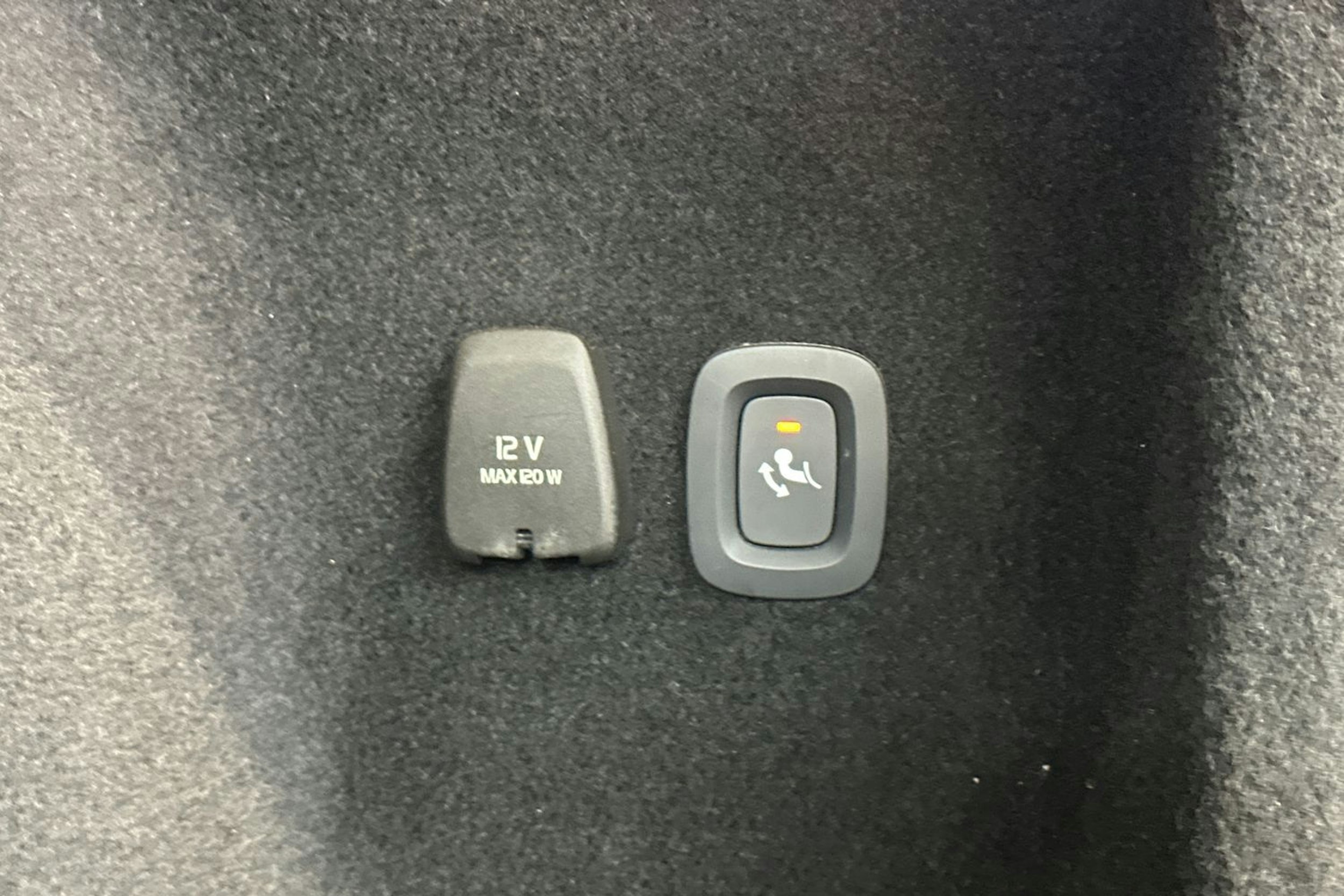 musta Volvo V60 2022 kuva 38.