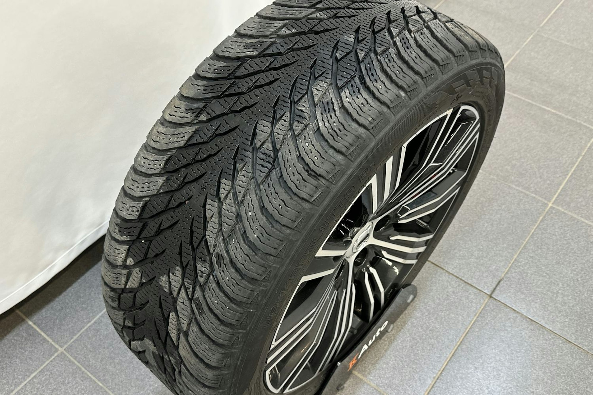 musta Volvo V60 2022 kuva 42.