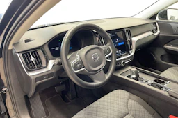 Musta Volvo V60 2022 kuva 6.