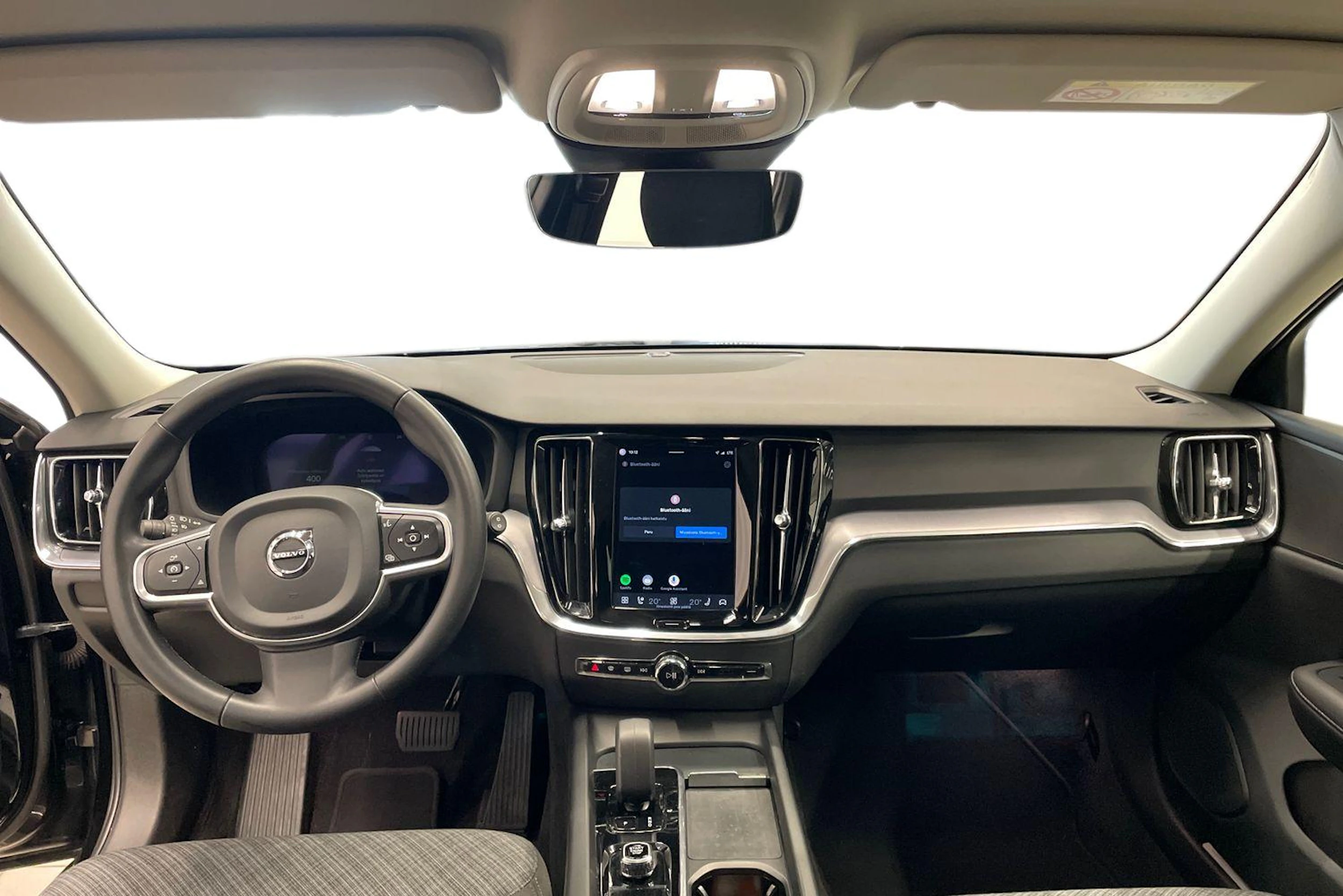 Musta Volvo V60 2022 kuva 7.