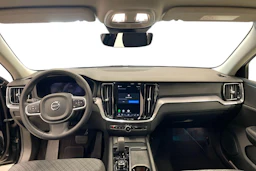 Musta Volvo V60 2022 kuva 7.