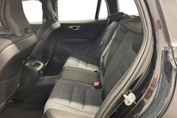 Musta Volvo V60 2022 kuva 8.