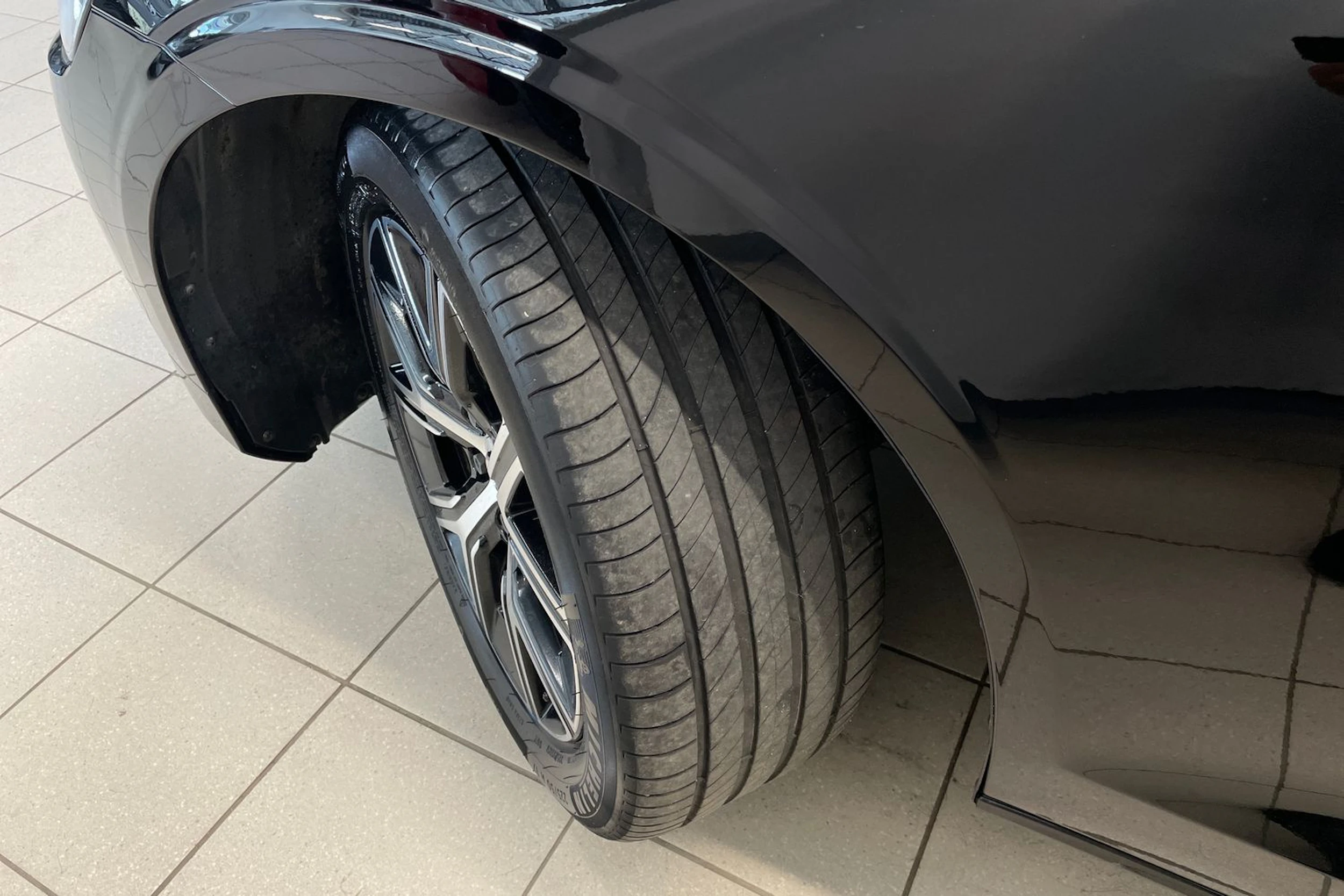 Musta Volvo V60 2022 kuva 10.