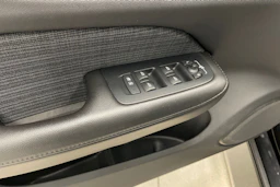 Musta Volvo V60 2022 kuva 16.