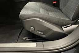 Musta Volvo V60 2022 kuva 17.