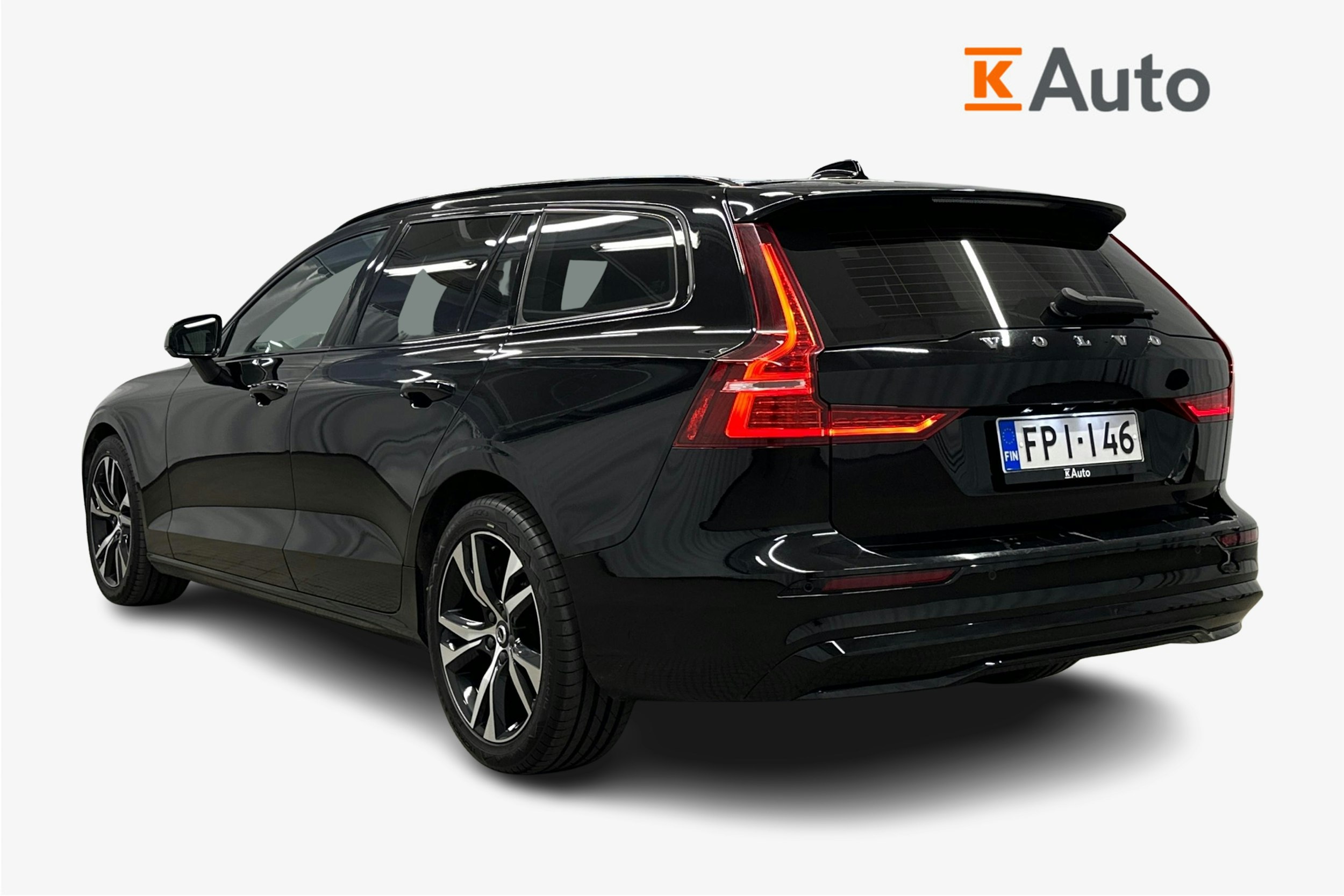 musta Volvo V60 2022 kuva 2.