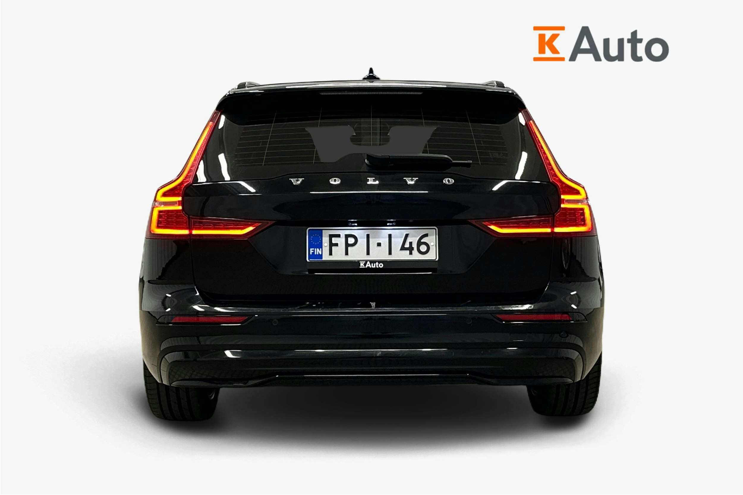 musta Volvo V60 2022 kuva 3.
