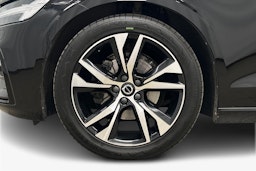 musta Volvo V60 2022 kuva 11.
