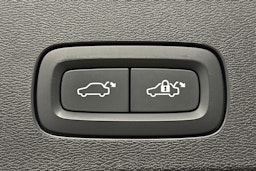 musta Volvo V60 2022 kuva 15.