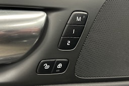 musta Volvo V60 2022 kuva 19.