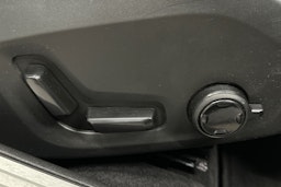 musta Volvo V60 2022 kuva 20.