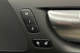 musta Volvo V60 2022 kuva 21.