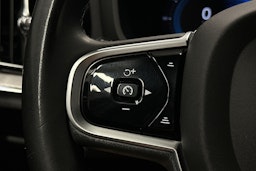 musta Volvo V60 2022 kuva 23.