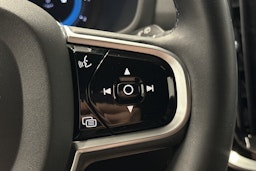musta Volvo V60 2022 kuva 24.