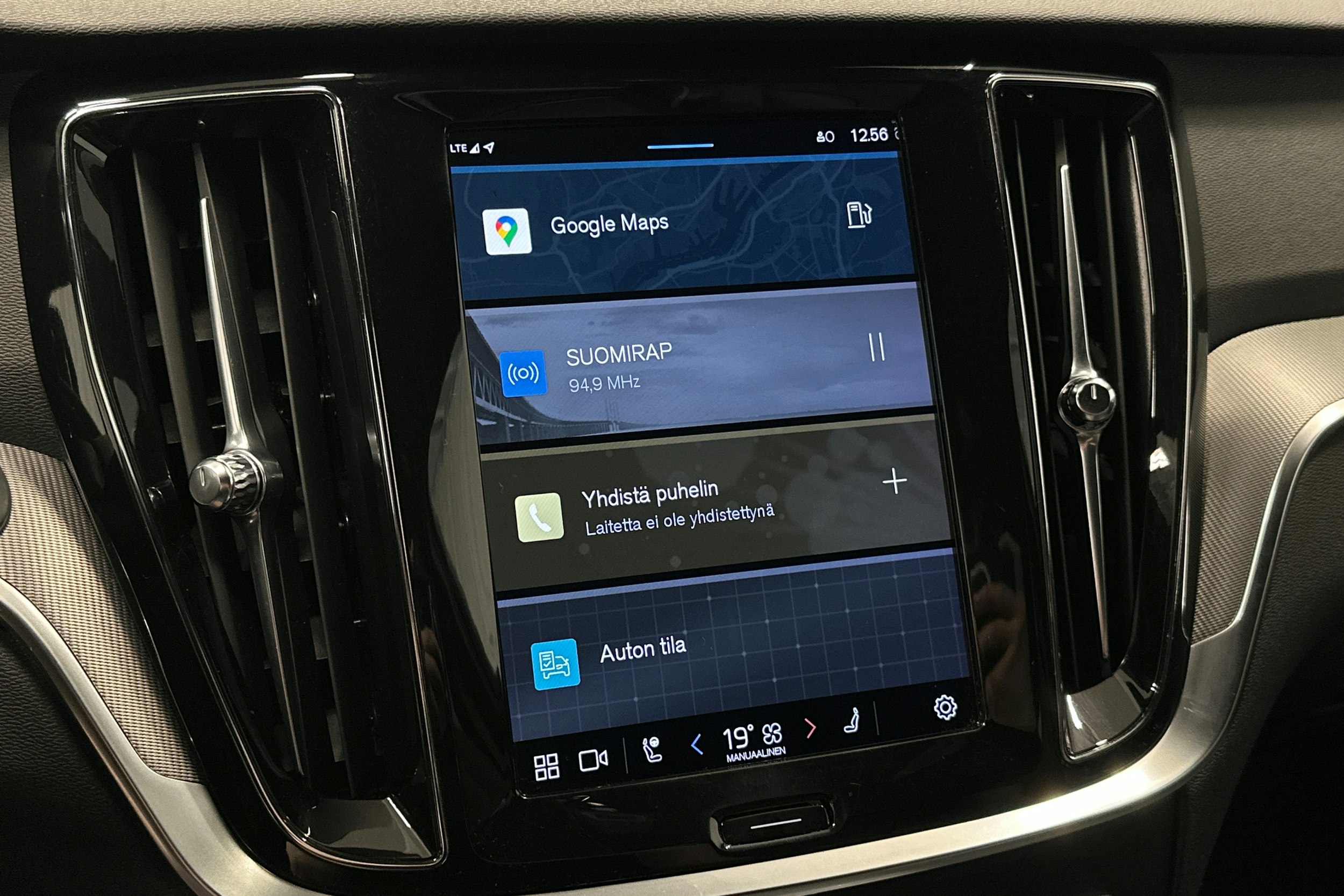 musta Volvo V60 2022 kuva 26.