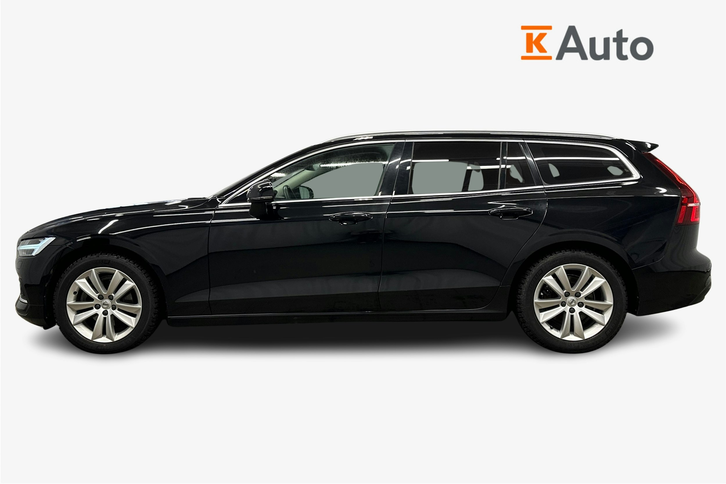 musta Volvo V60 2022 kuva 6.