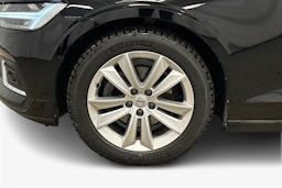 musta Volvo V60 2022 kuva 11.