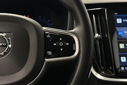 musta Volvo V60 2022 kuva 23.